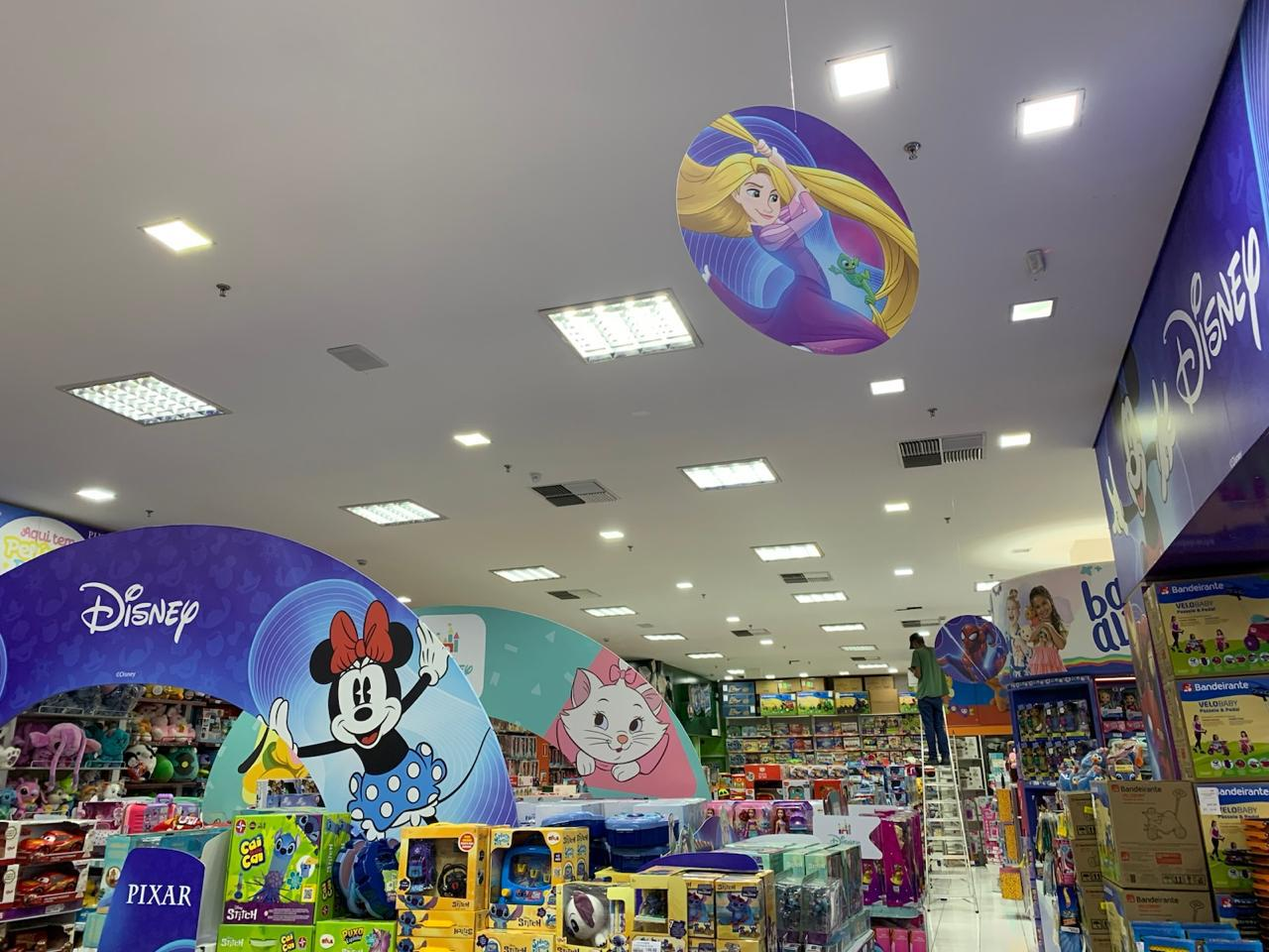 Iluminação de loja instalada pela Megasef