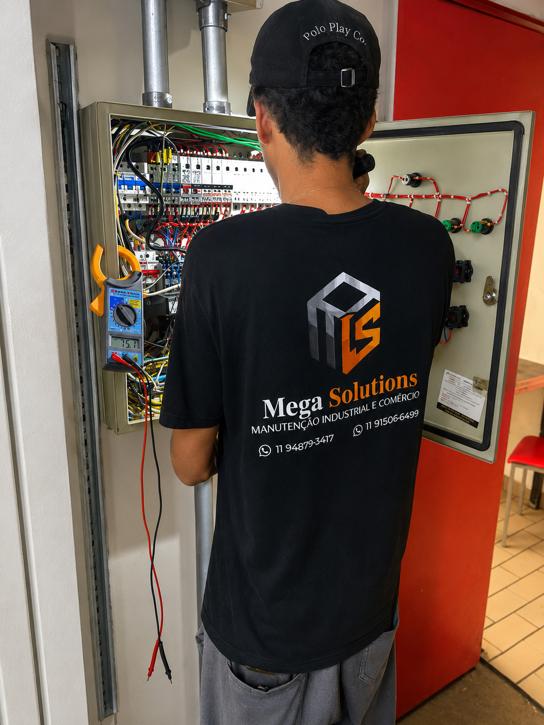 Quadro elétrico organizado pela Megasef